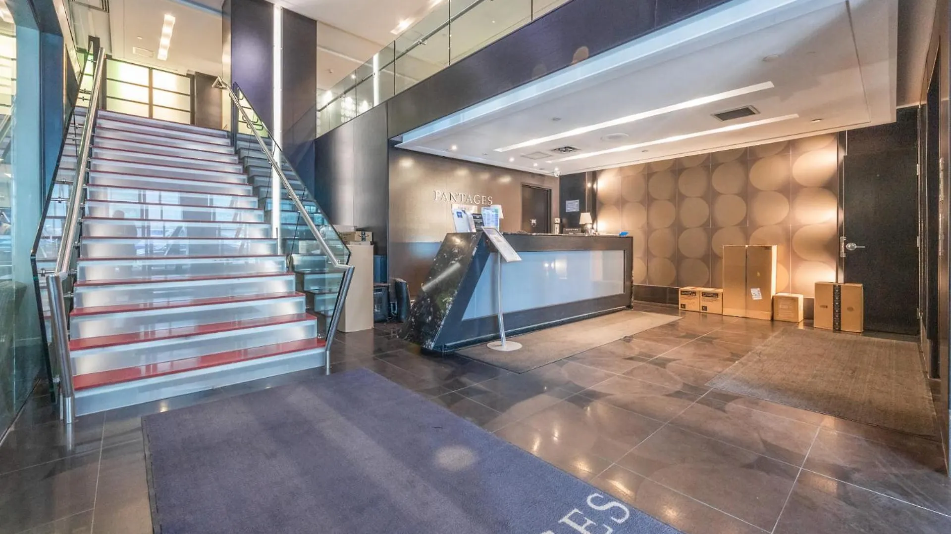 Holiday home Modern 2-Bedroom Condo W Floor To Ceiling Windows Toronto